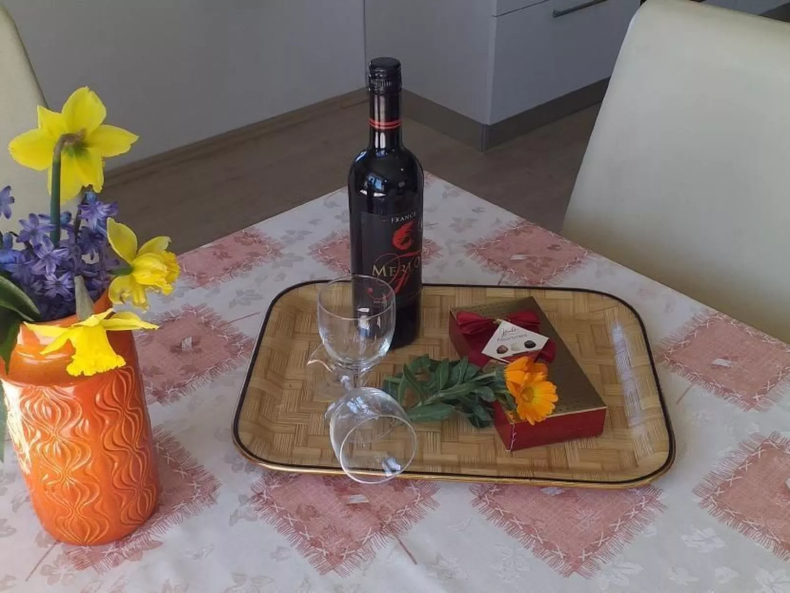 "Neue Wohnung" mit Privatparkplatz-Binnen