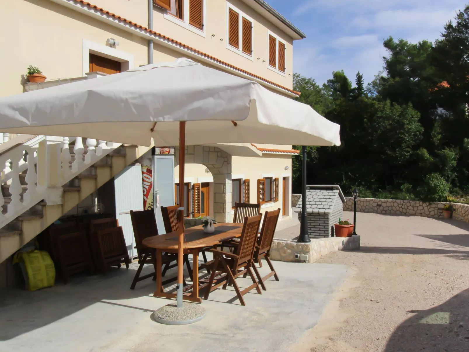 Apartment Ivanka-Buiten