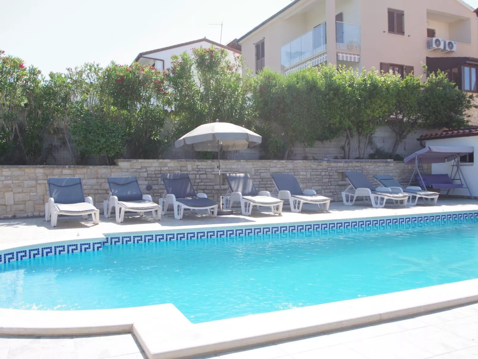 In Banjole mit Gemeinschaftspool-Buiten