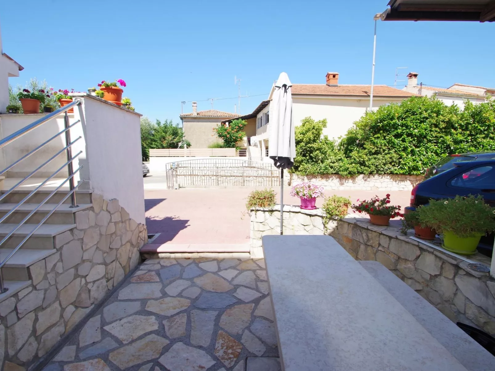 2 schlafzimmer ferienwohnung in viilage Loborika-Buiten