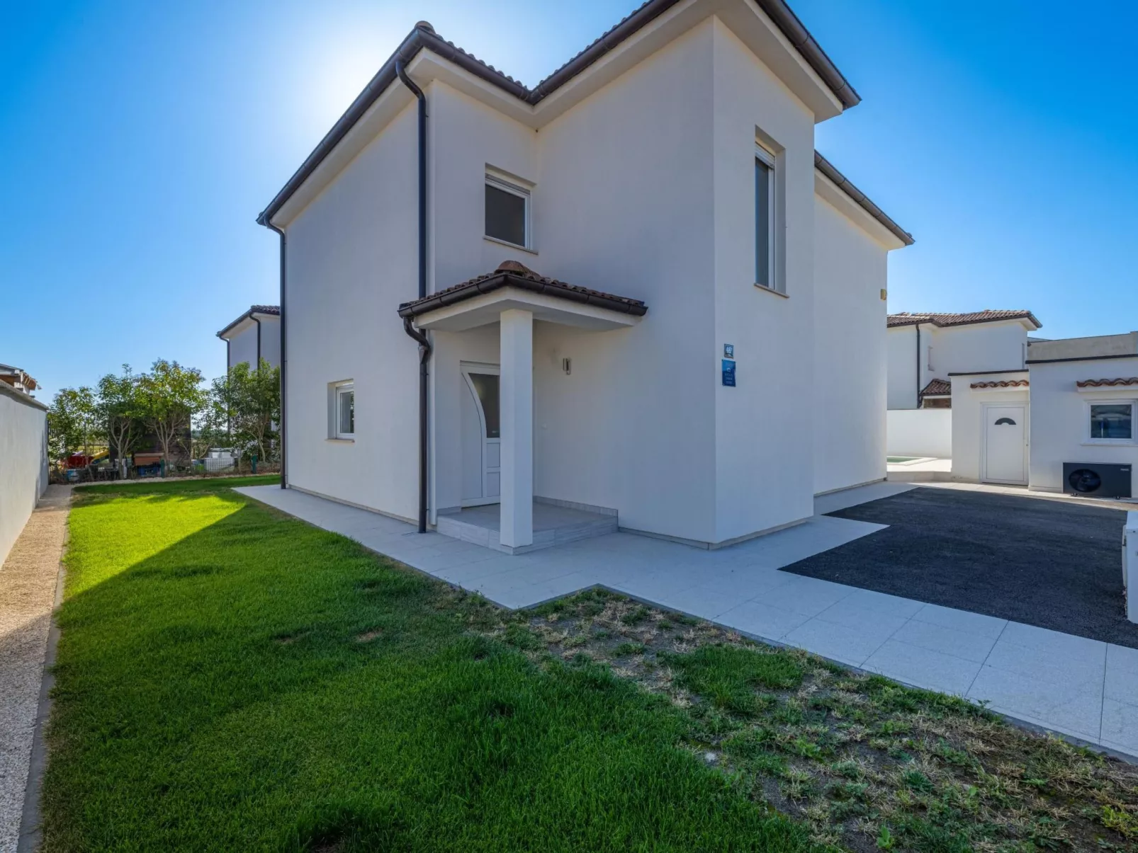 4 Schlafzimmer, 3 Badezimmer, Küche, Wohnzimmer, privater Pool, Grill-Buiten