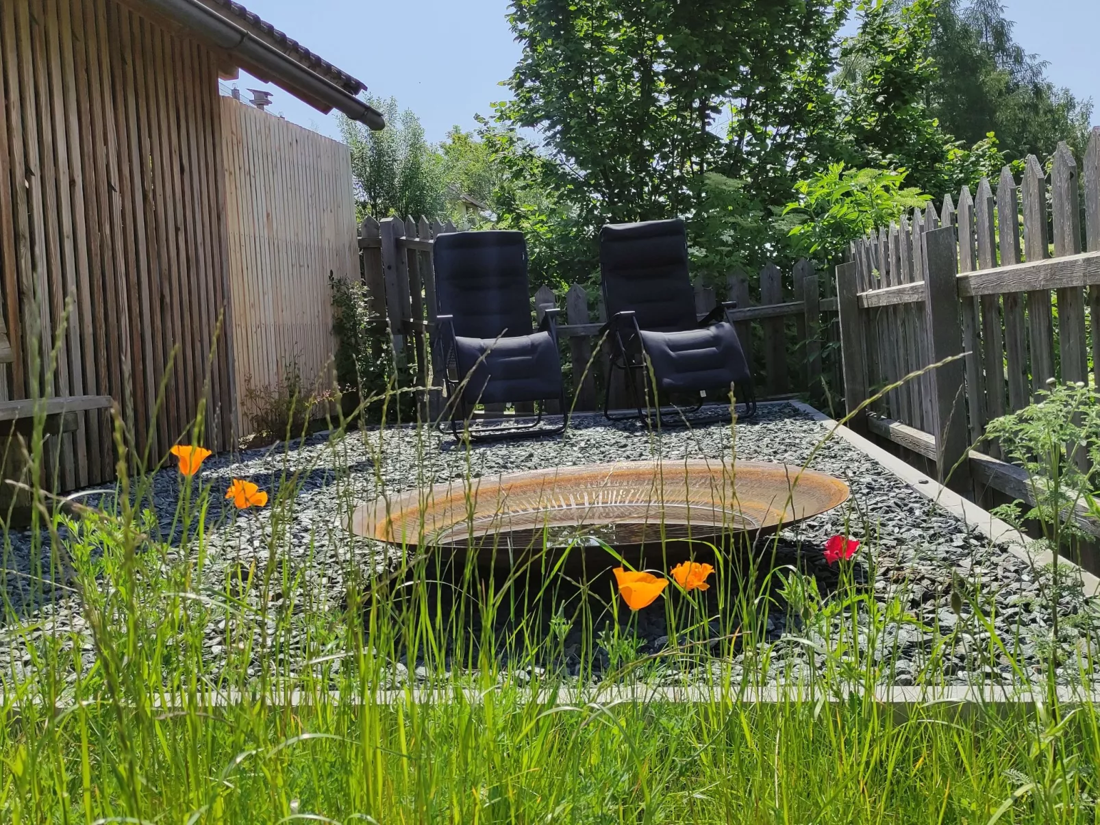 Sonniges Berghaus, ruhige Lage, phantastischer Weitblick-Buiten