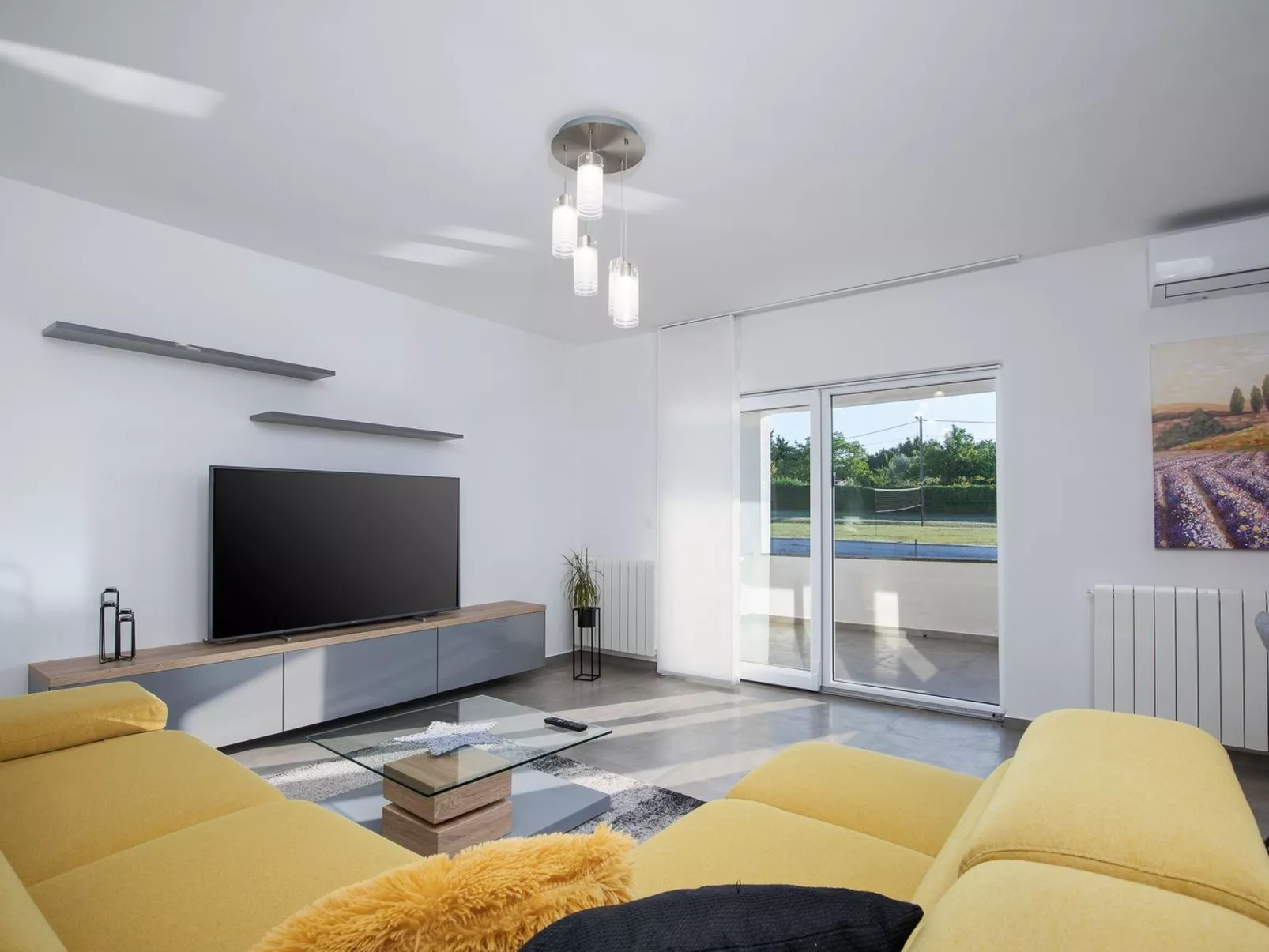 3-Schlafzimmer-Wohnung mit Gemeinschaftspool-Binnen