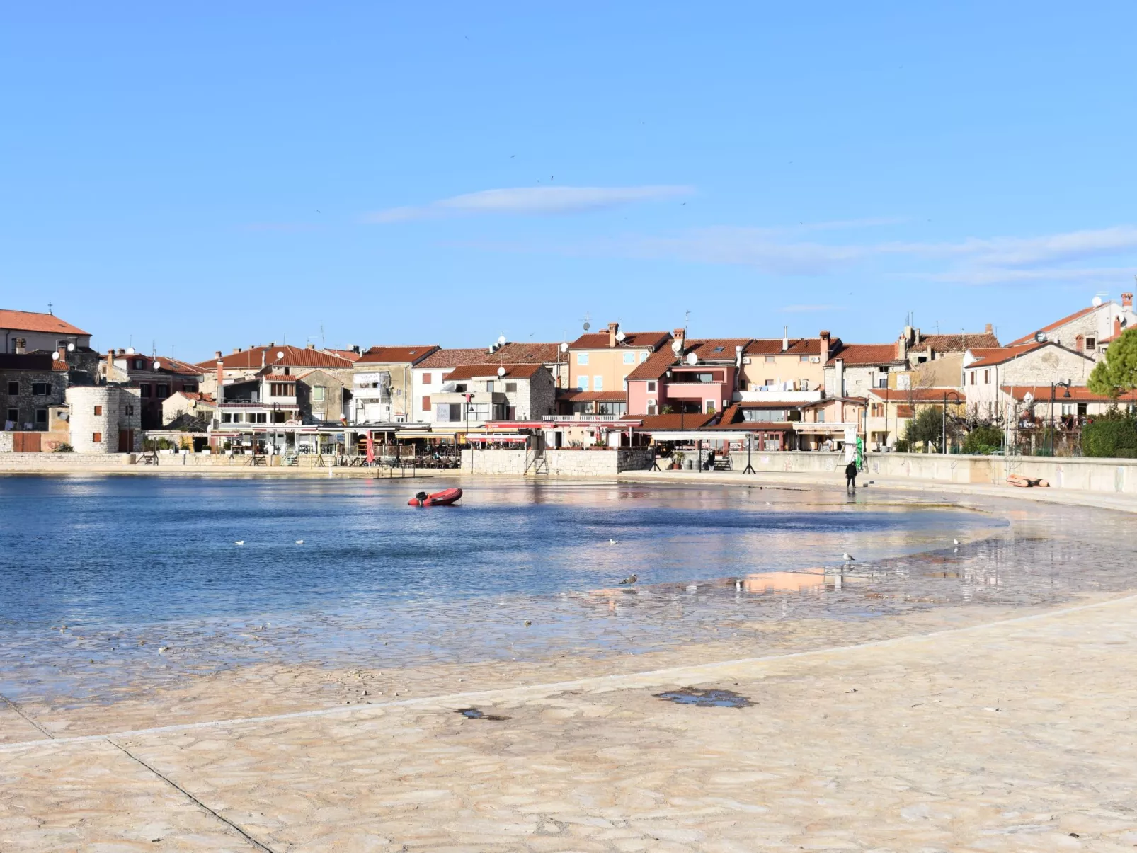 Geräumige Unterkunft in Punta Umag in Strandnähe. - Buiten