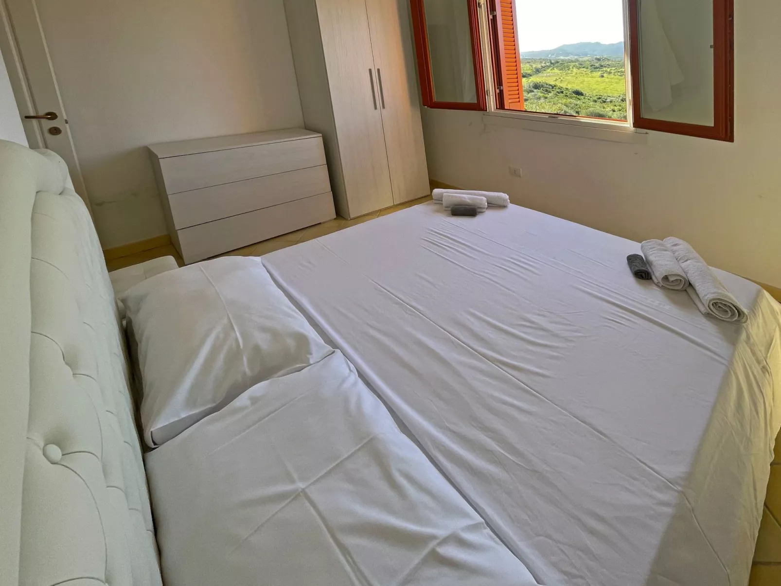 Schöne Wohnung mit Blick auf den Pool-Binnen