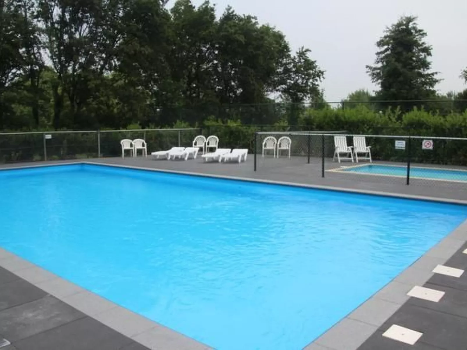 Neuer schöner Bungalow-Buiten