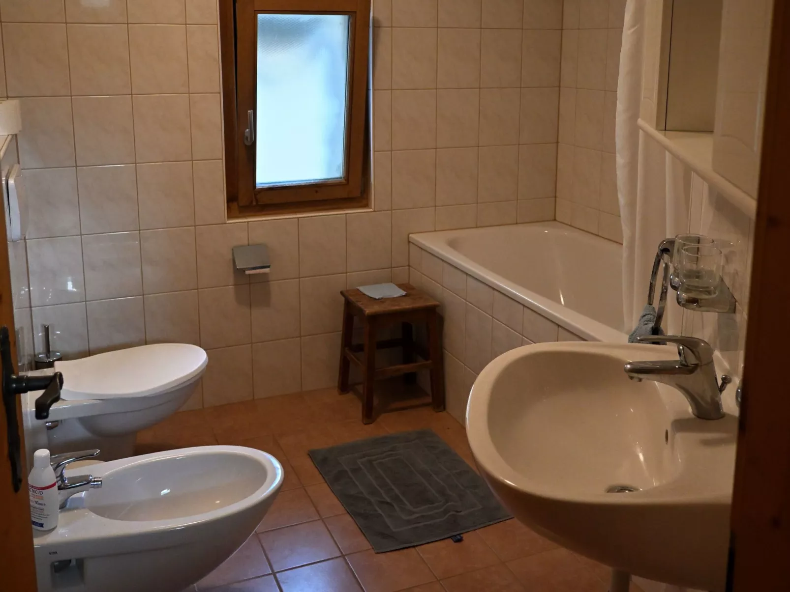 Mit Privatparkplatz-Binnen