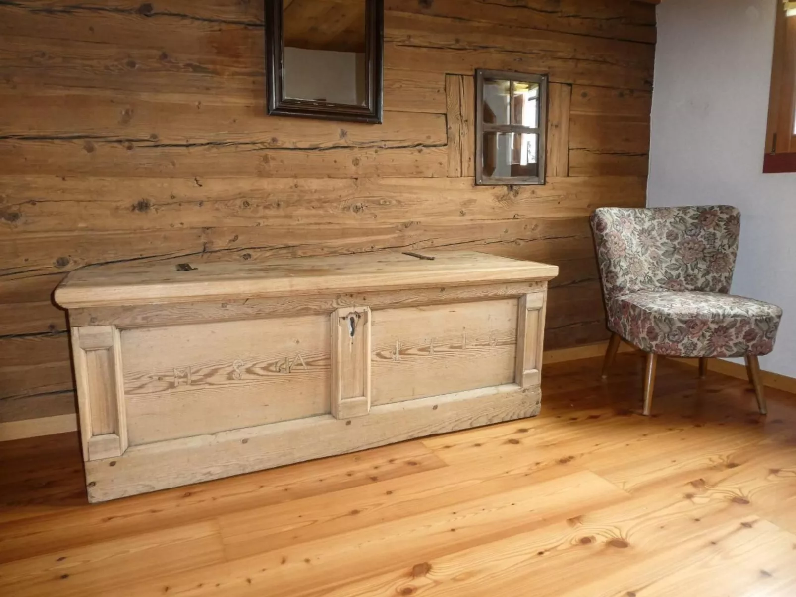 Alphütte Murmolta auf der Sonnenterrasse im Wallis-Binnen