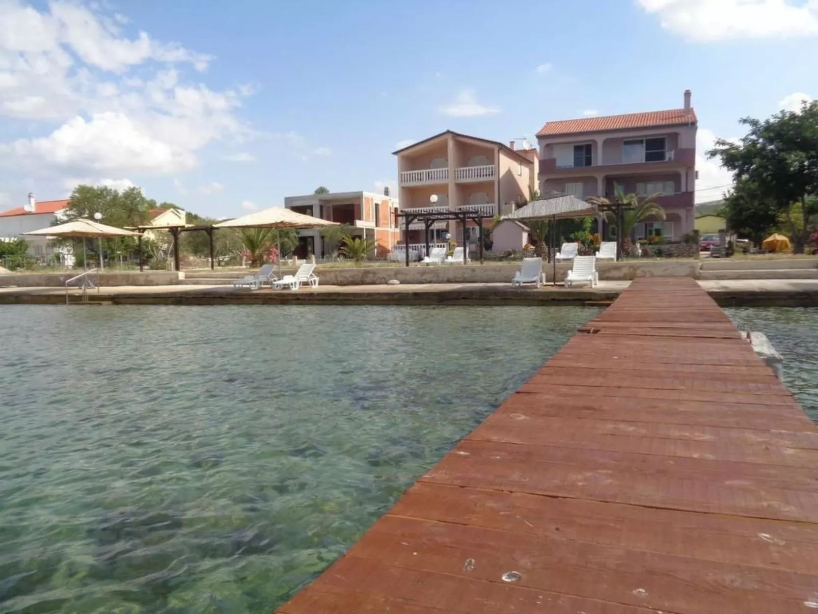 Wohnung in Turanj mit Grill-Buiten