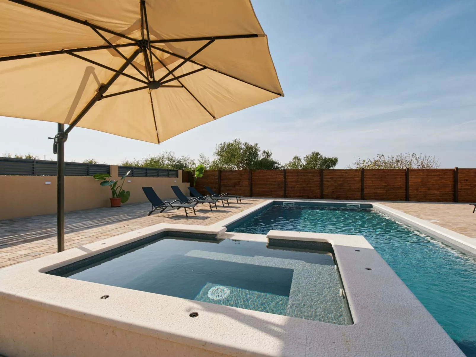 Wunderschöne Villa mit privatem Fitnessstudio und Pool - TA Leut-Buiten