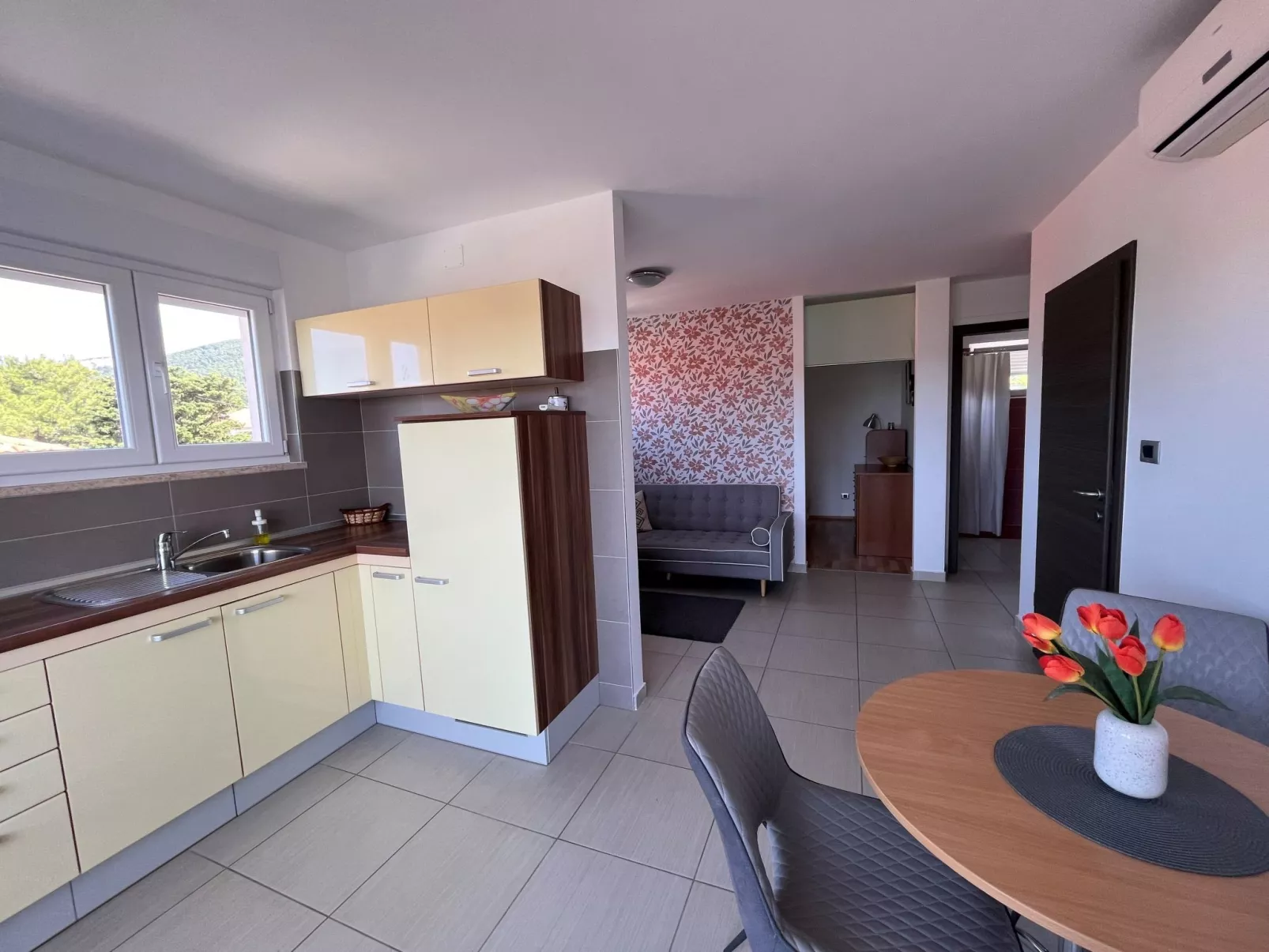 Villa Summer Escape in Barbat mit Garten und Aussicht-Binnen