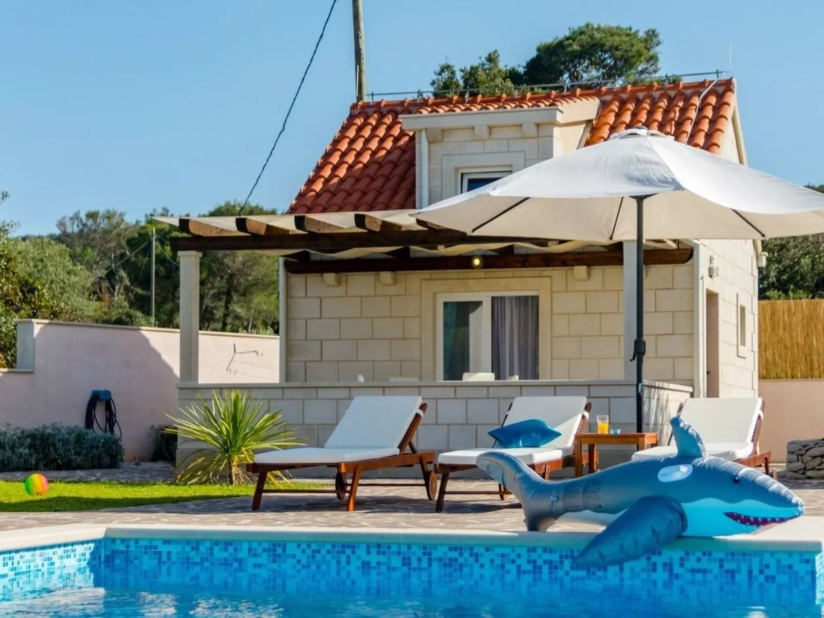 Villa Mis, Haus in Supetar mit privatem Pool-Buiten