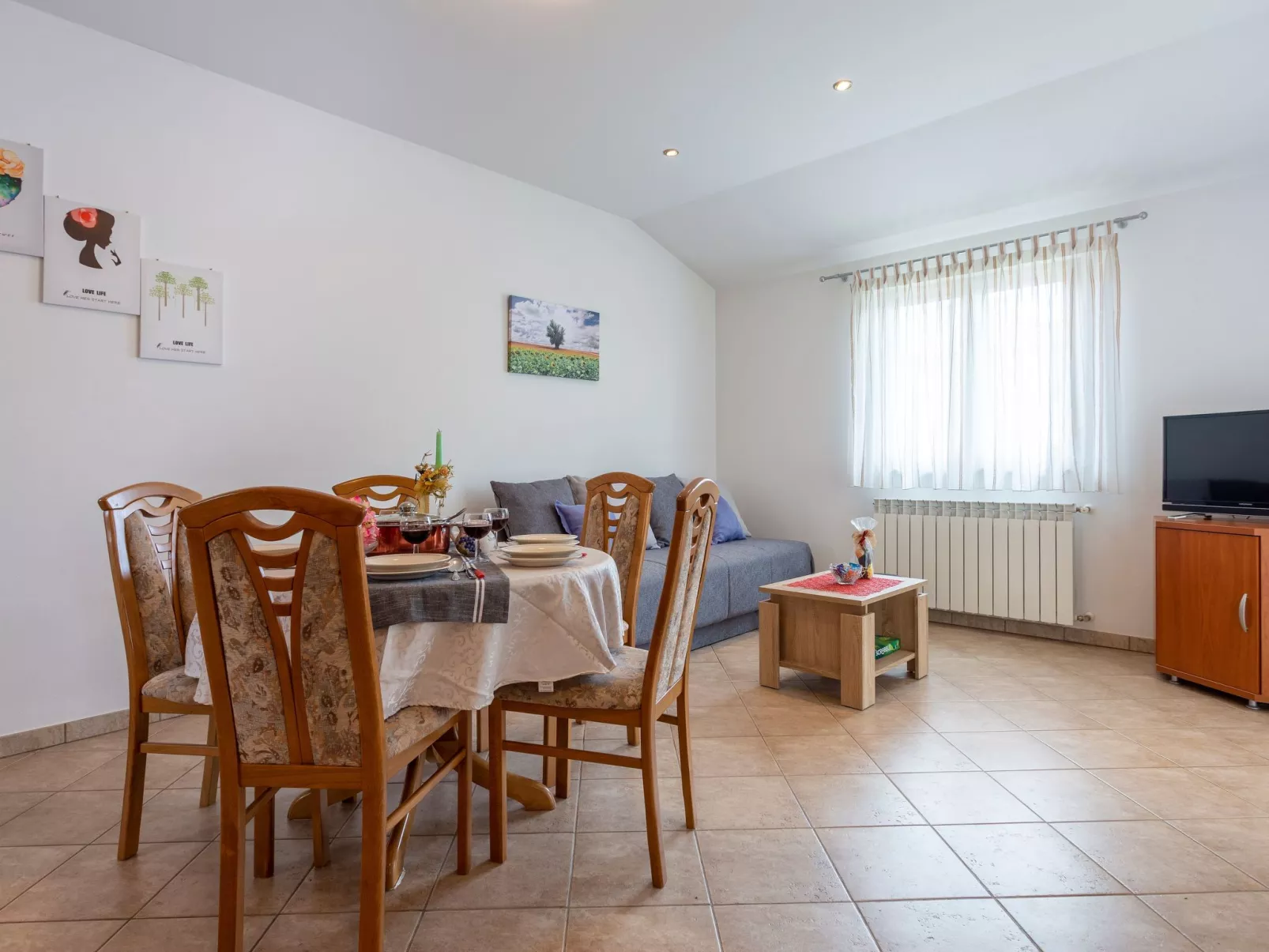 "Villa Mirela" mit Terrasse-Binnen