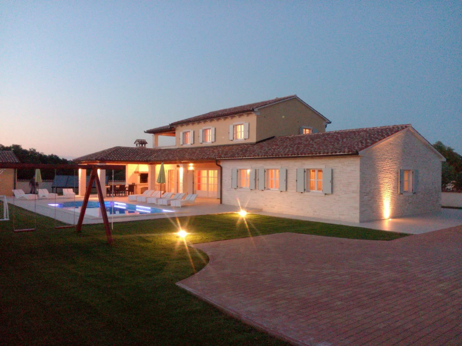 Für 8 Personen und 2 Kinder in Segotici, Istrien (Südküste von Istrien)-Buiten