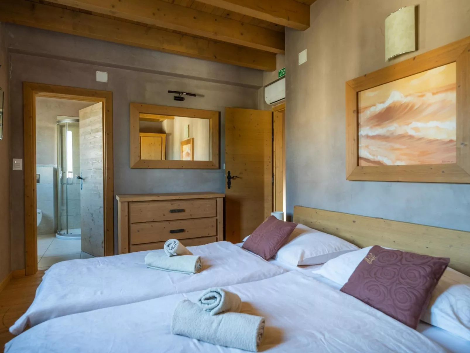 Villa Chiara mit 6 Schlafzimmern in Meeresnähe-Binnen