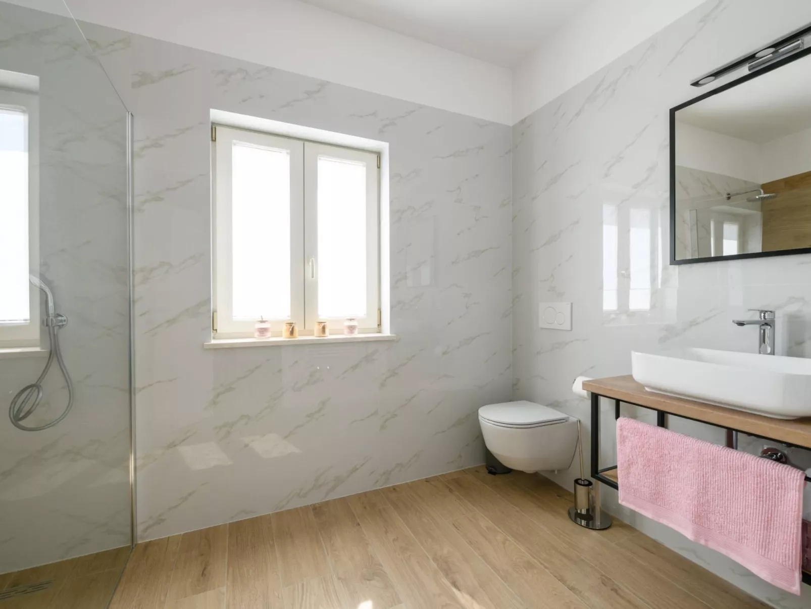 Villa Grande, klimatisiert und mit Pool in Jursici-Binnen