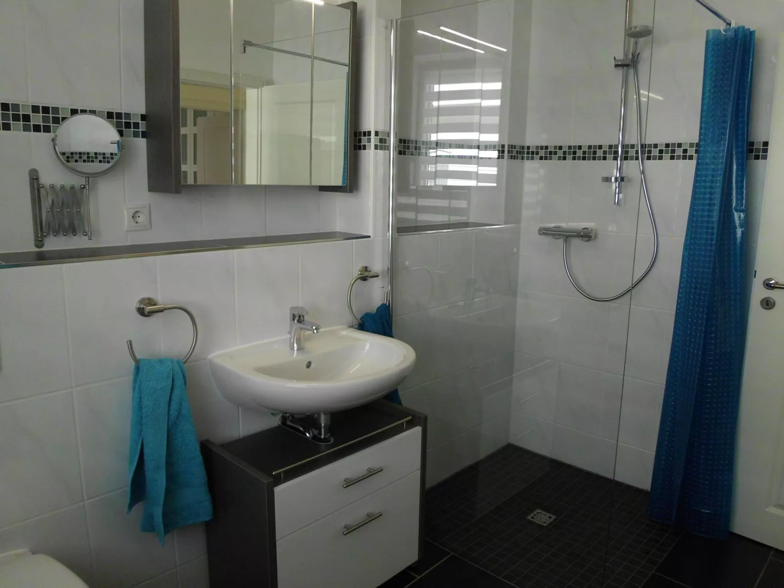 Barrierefreie FeHausHälfte mit Terrasse.-Binnen