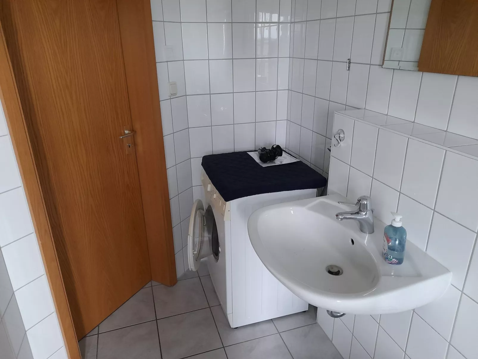 Moderne Ferienwohnung mit Balkon in Strandnähe-Binnen