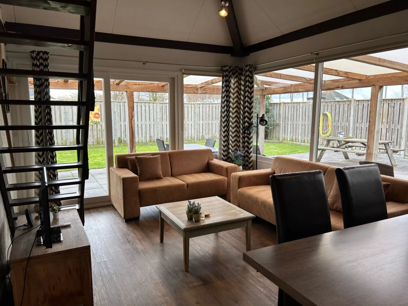 Gemütliche Hütte-Binnen