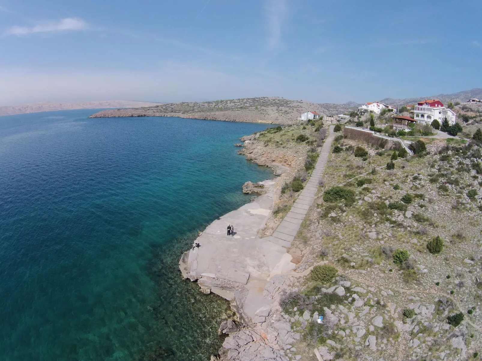 Mit zwei Terrassen für sechs Personen-Buiten