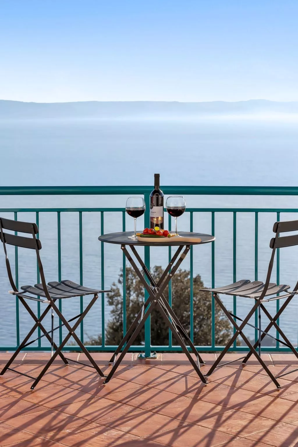 "Podgora" mit Blick auf das Wasser-Buiten