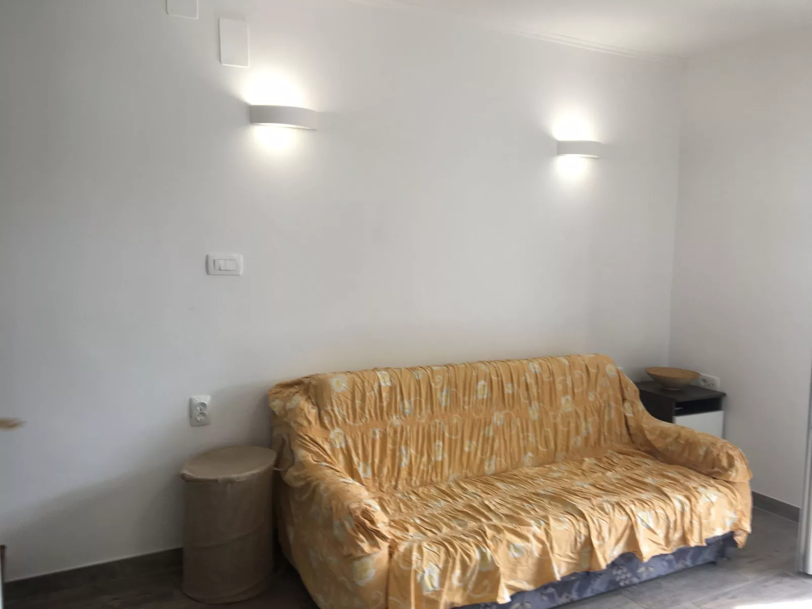 In Okrug Donji mit privatem Parkplatz-Binnen