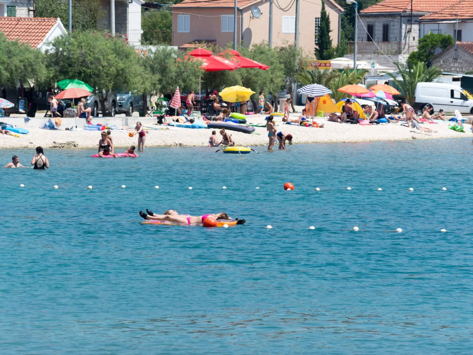 Modernes Ferienhaus mit Terrasse und Meerblick-Buiten
