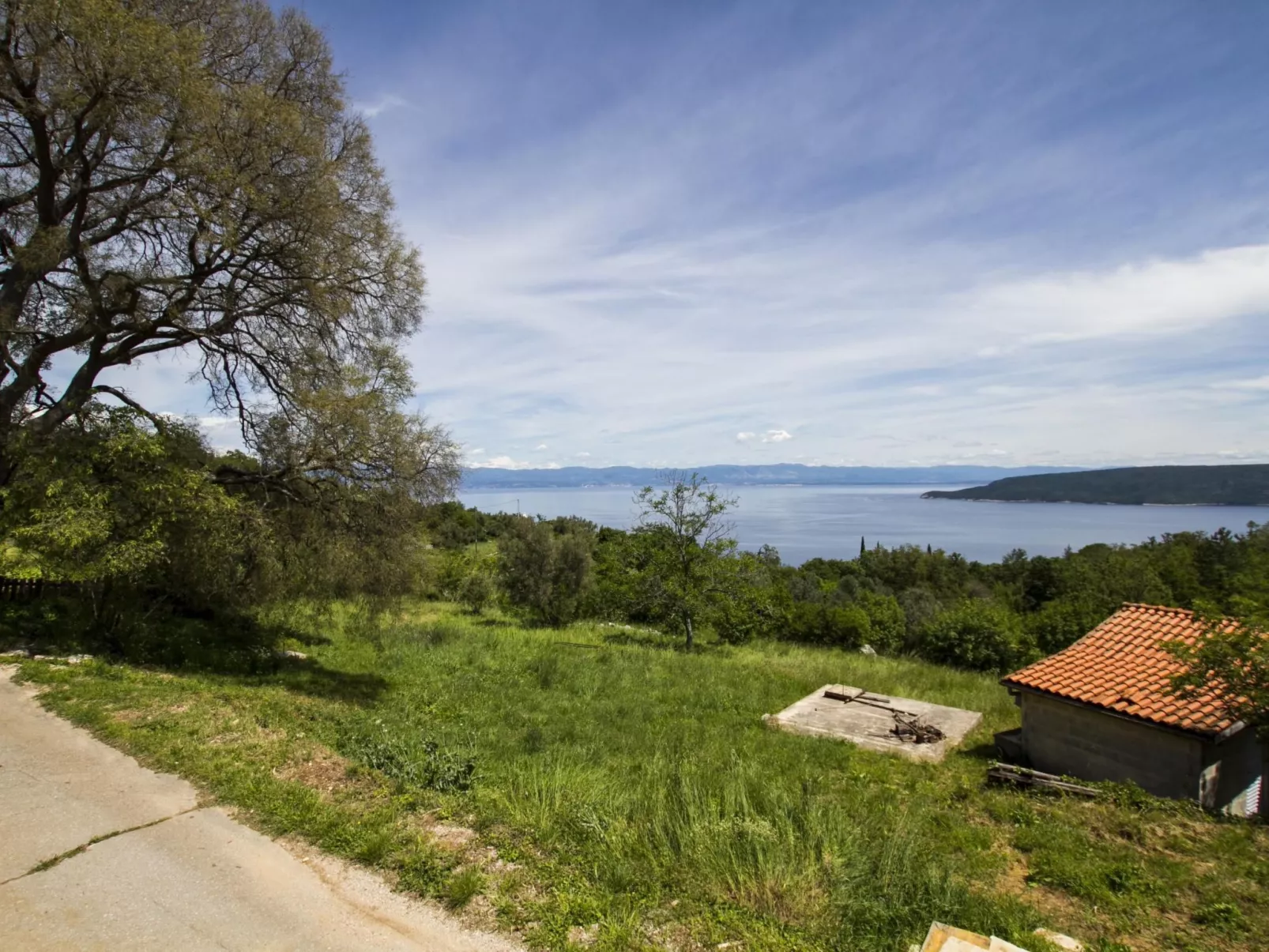 Geräumiges Ferienhaus in Brseč mit Privatem Pool-Buiten