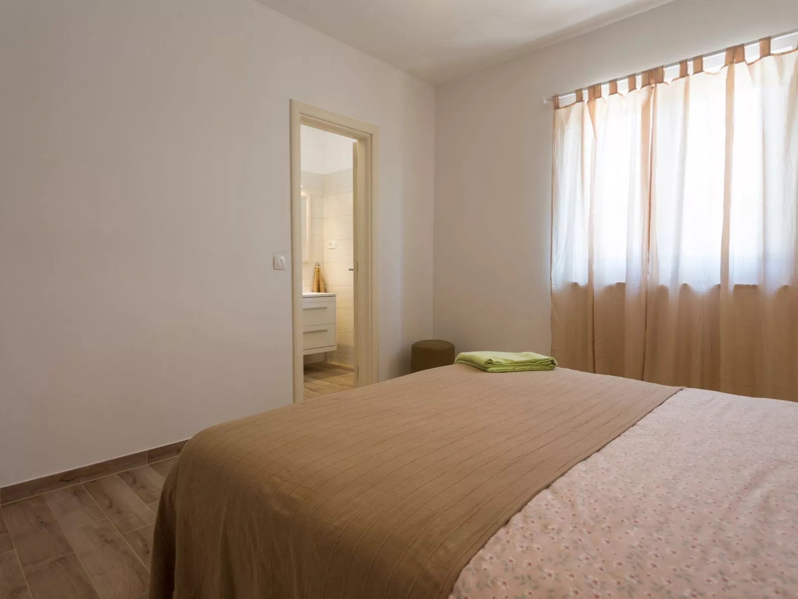 Haus Nina mit beheiztem Schwimmbad-Binnen