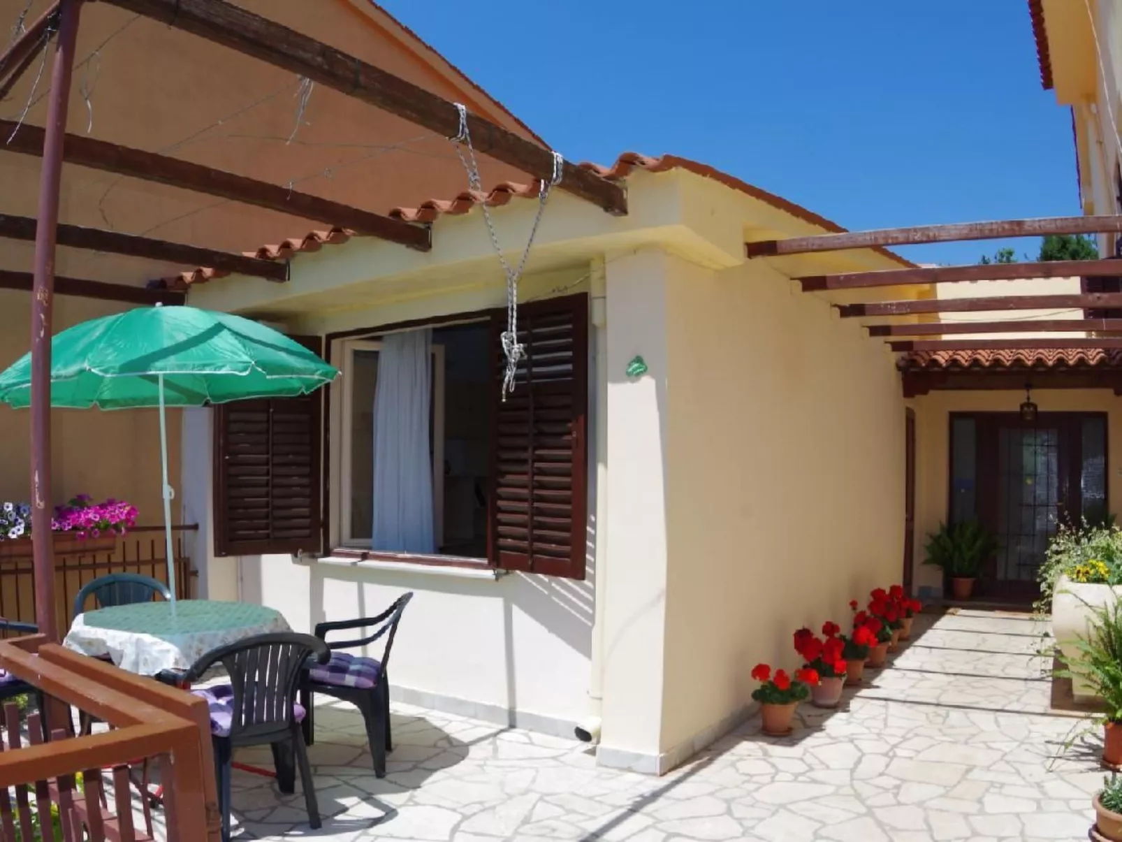 Schönes Apartment in Pješčana Uvala, Strand in der Nähe-Buiten