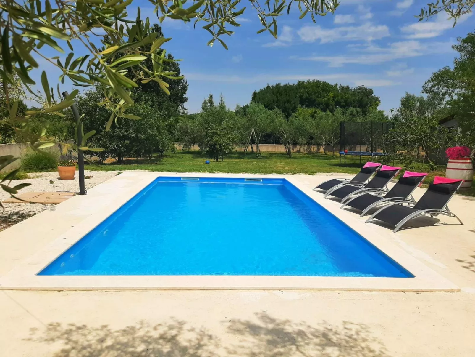 AQUA mit Pool-Binnen