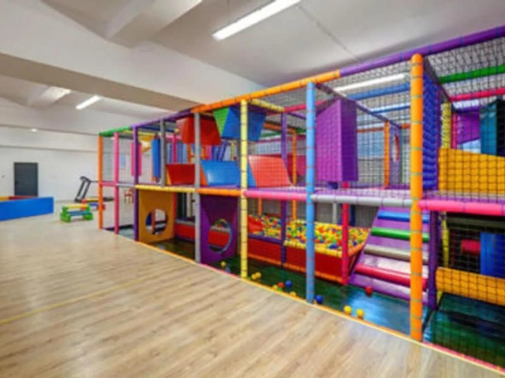 "Apartment 18B" mit Schwimmbad-Binnen