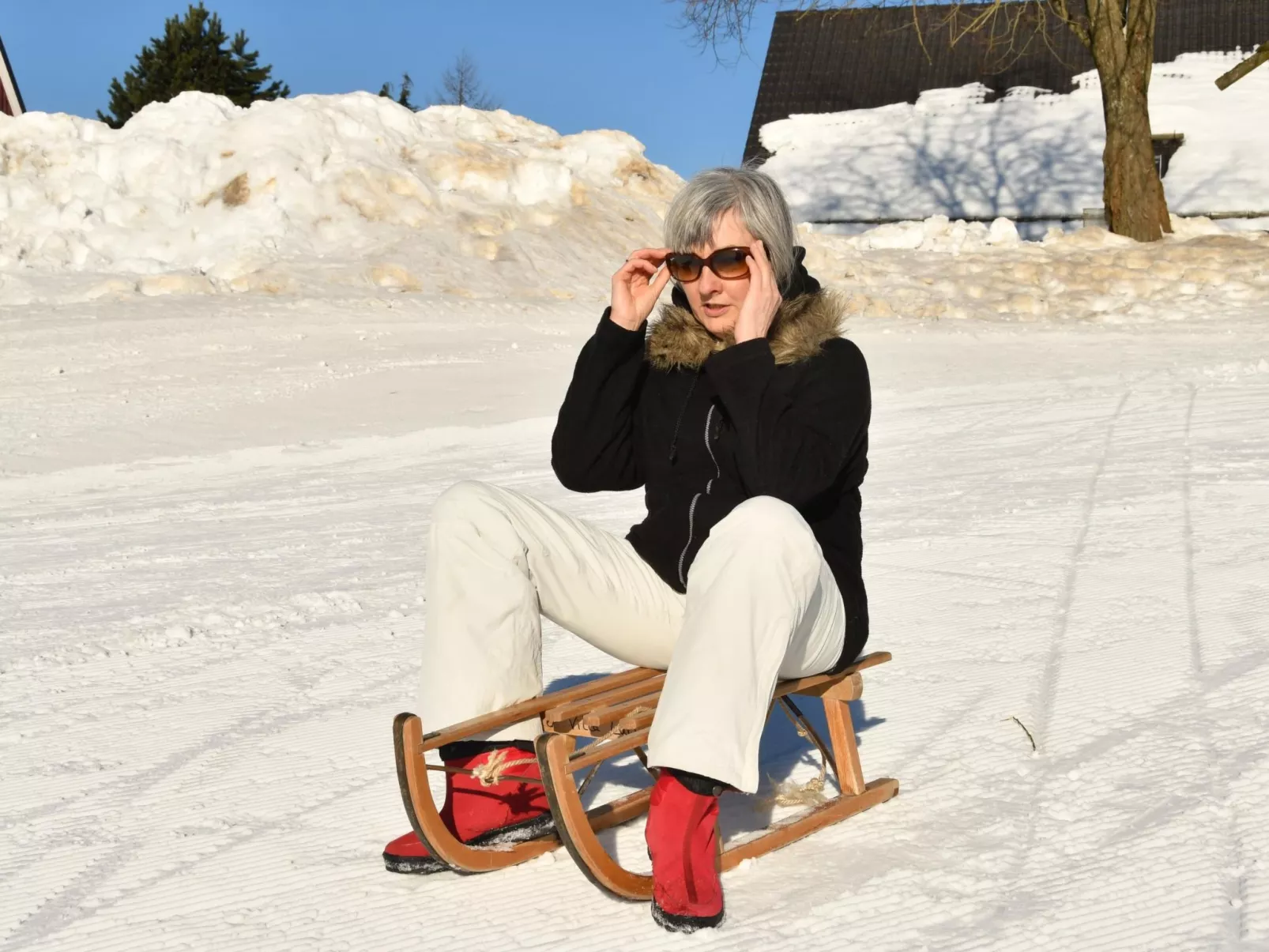 Große und moderne Ferienwohnung im Erdgeschoss-Buiten
