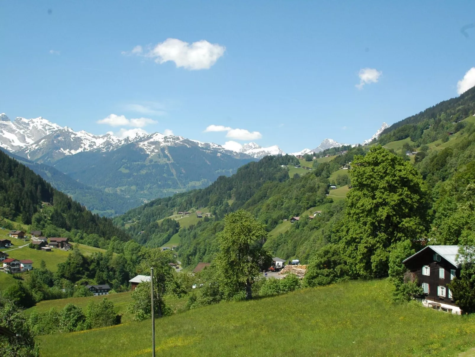 Große Wohnung in Silbertal mit Großem Garten-Buiten