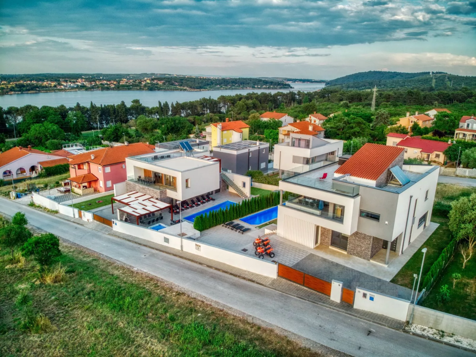 Leon's Holiday Homes-Buiten