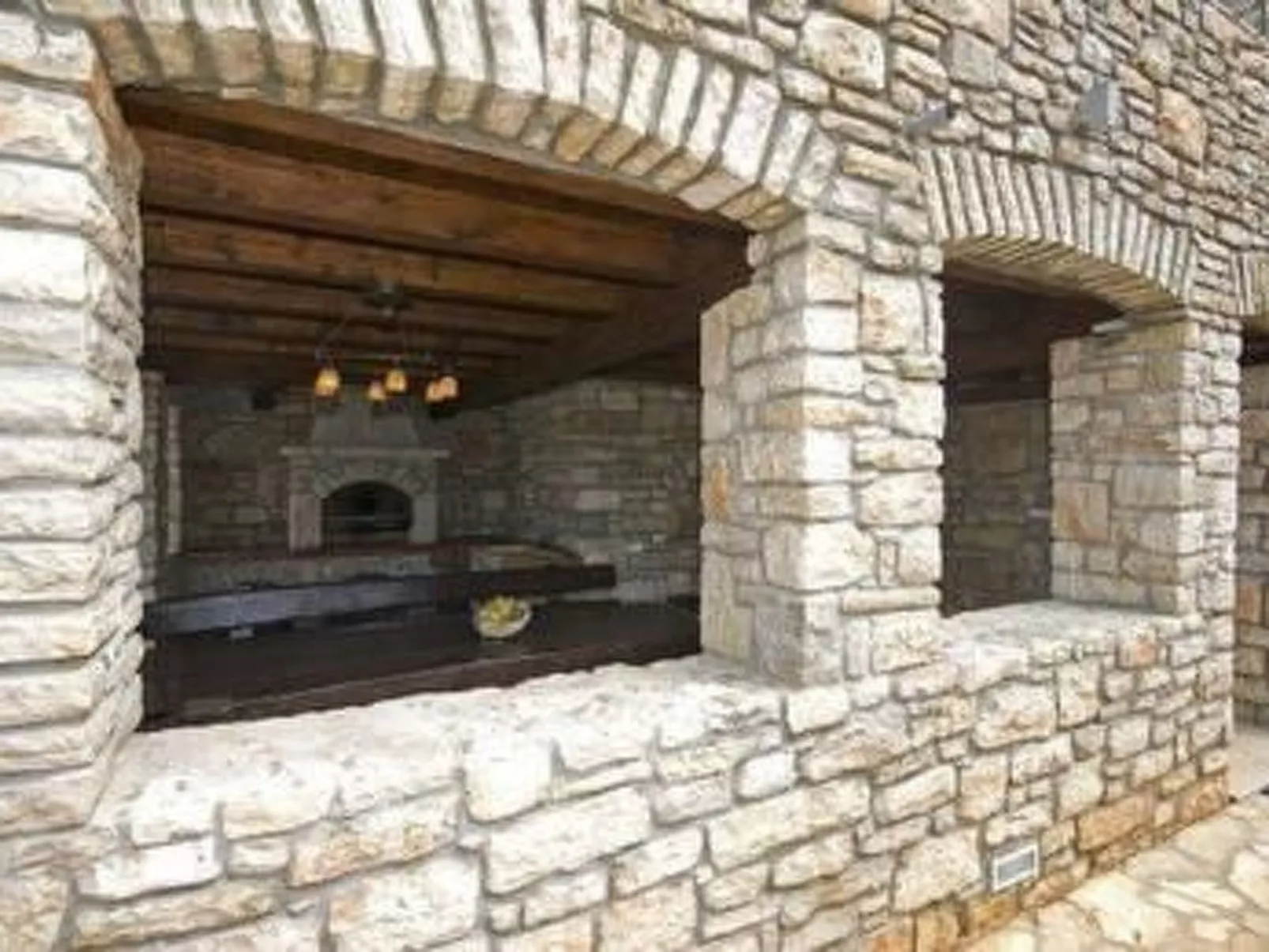 In Paradiž mit Barbecue-Buiten