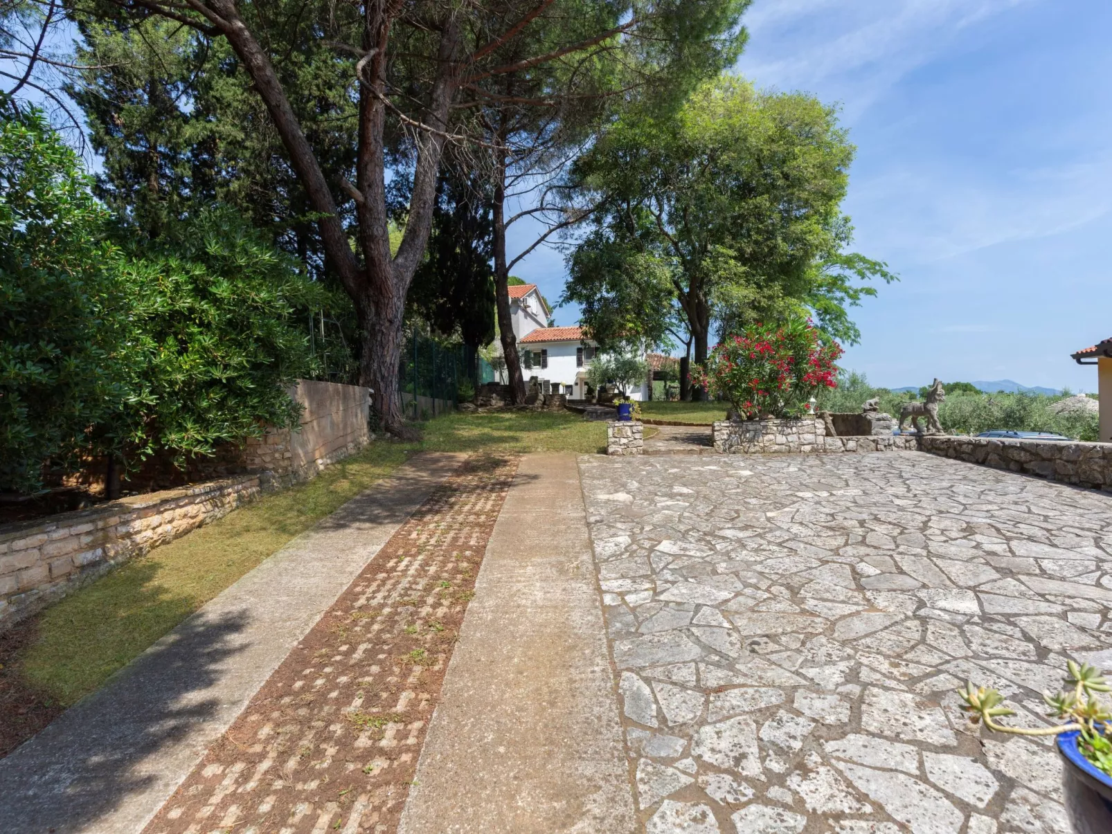 "Istria" mit eigenem Pool-Buiten