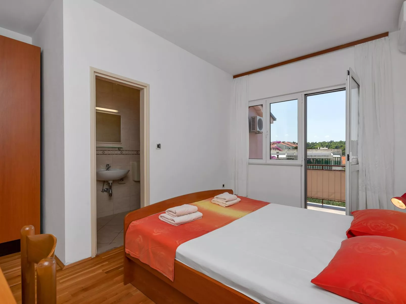 ★4Schlafzimmer★Freies Parken★GroßerBalkon★Apt Bugenvilija-Binnen