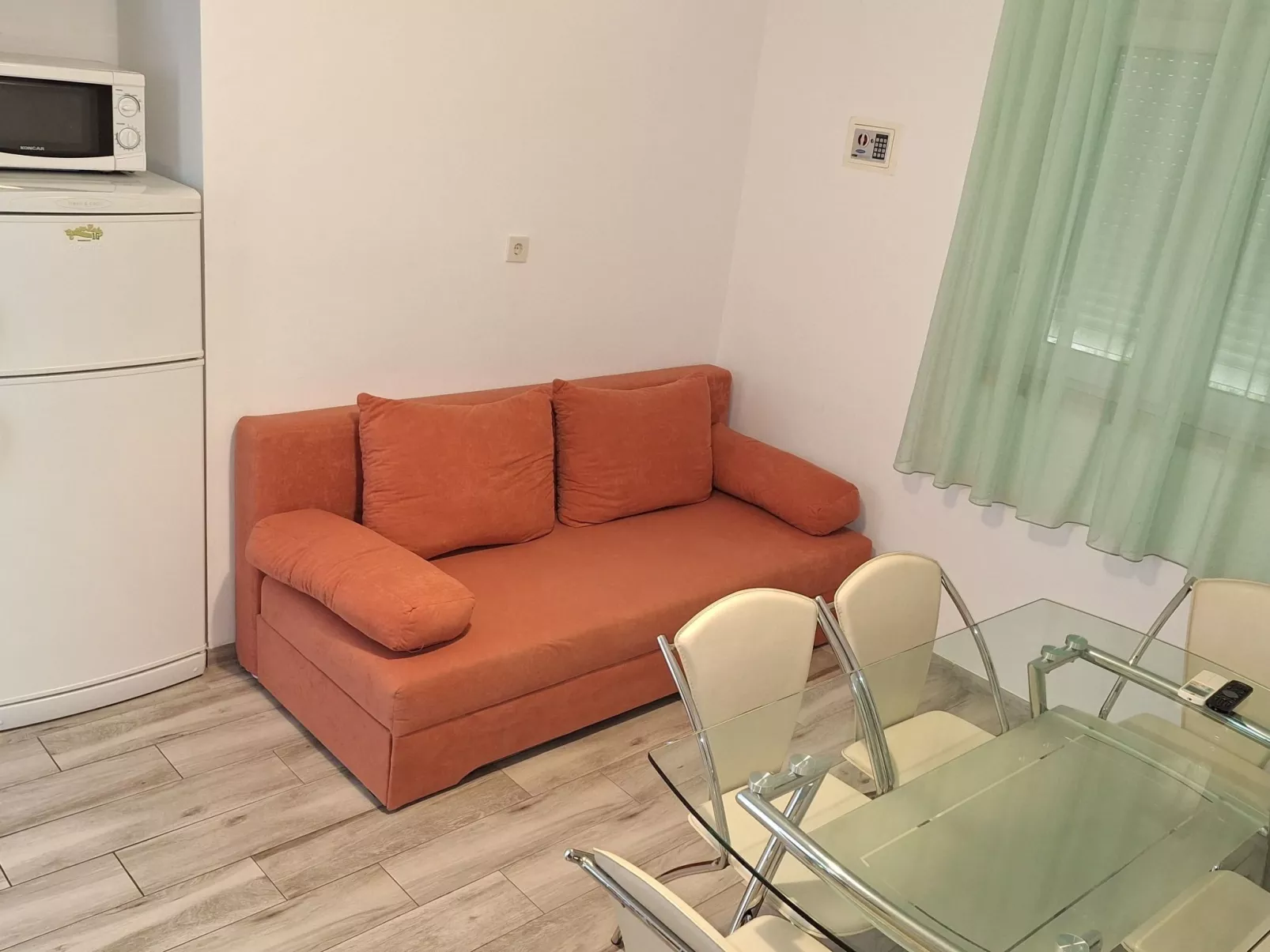 Für sechs Personen, mit einem Balkon-Binnen