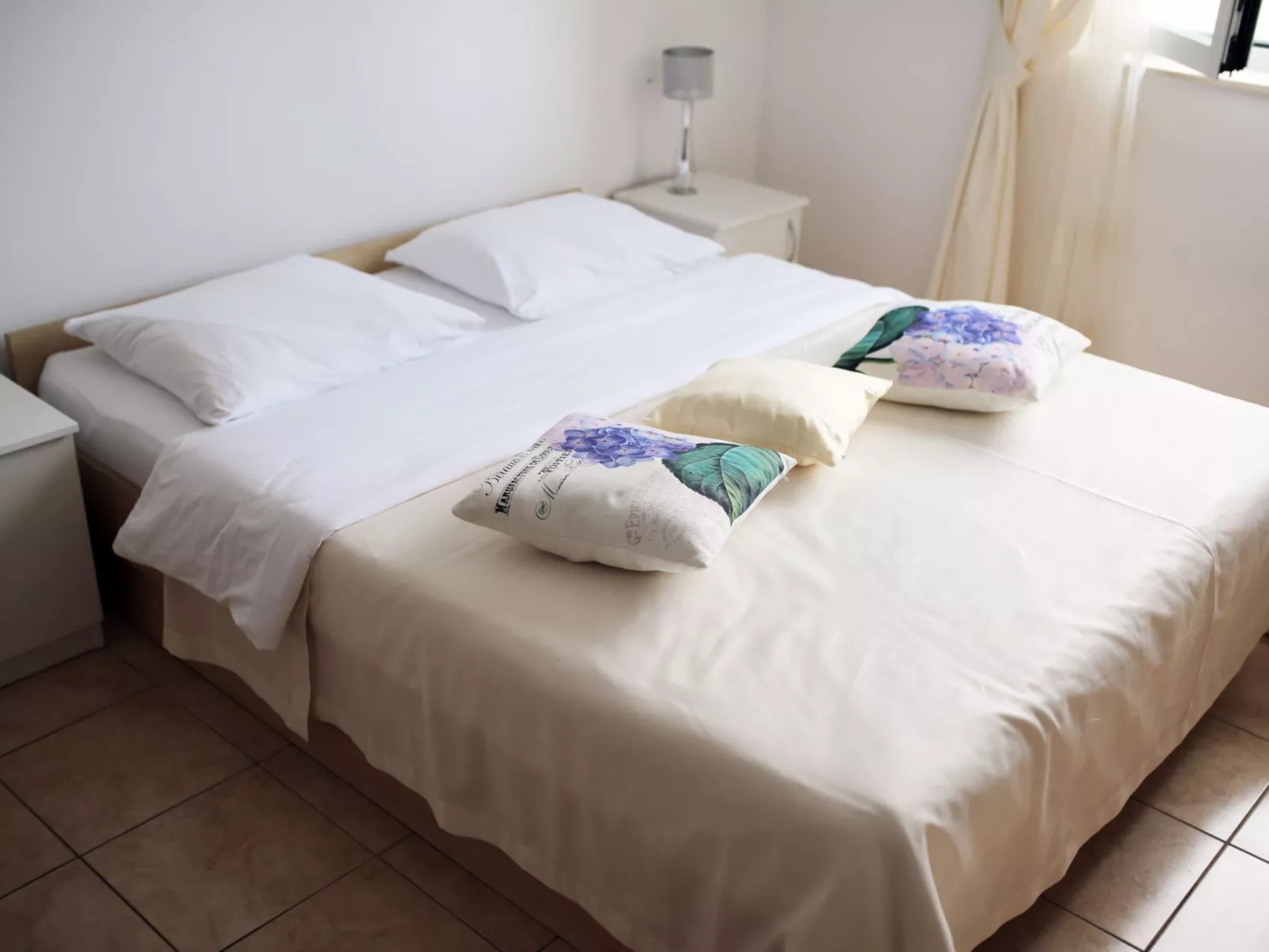 Duplex-Apartment mit Blick auf das Meer und den Garten-Binnen