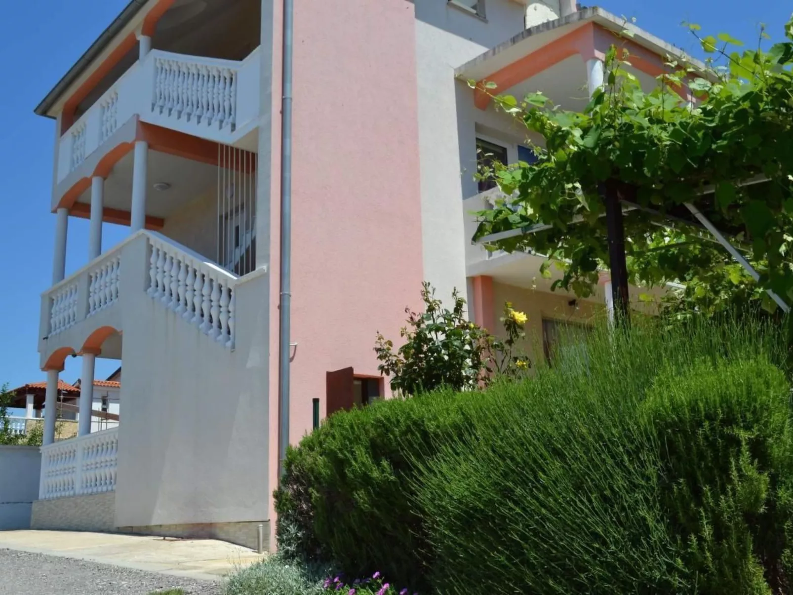 In Pula mit Grill, Terrasse und Garten-Buiten