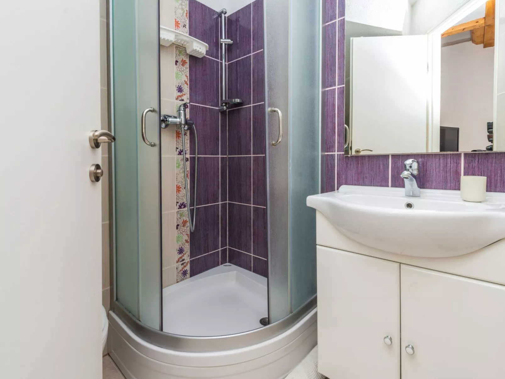 In Sukošan mit Privatem Garten-Binnen