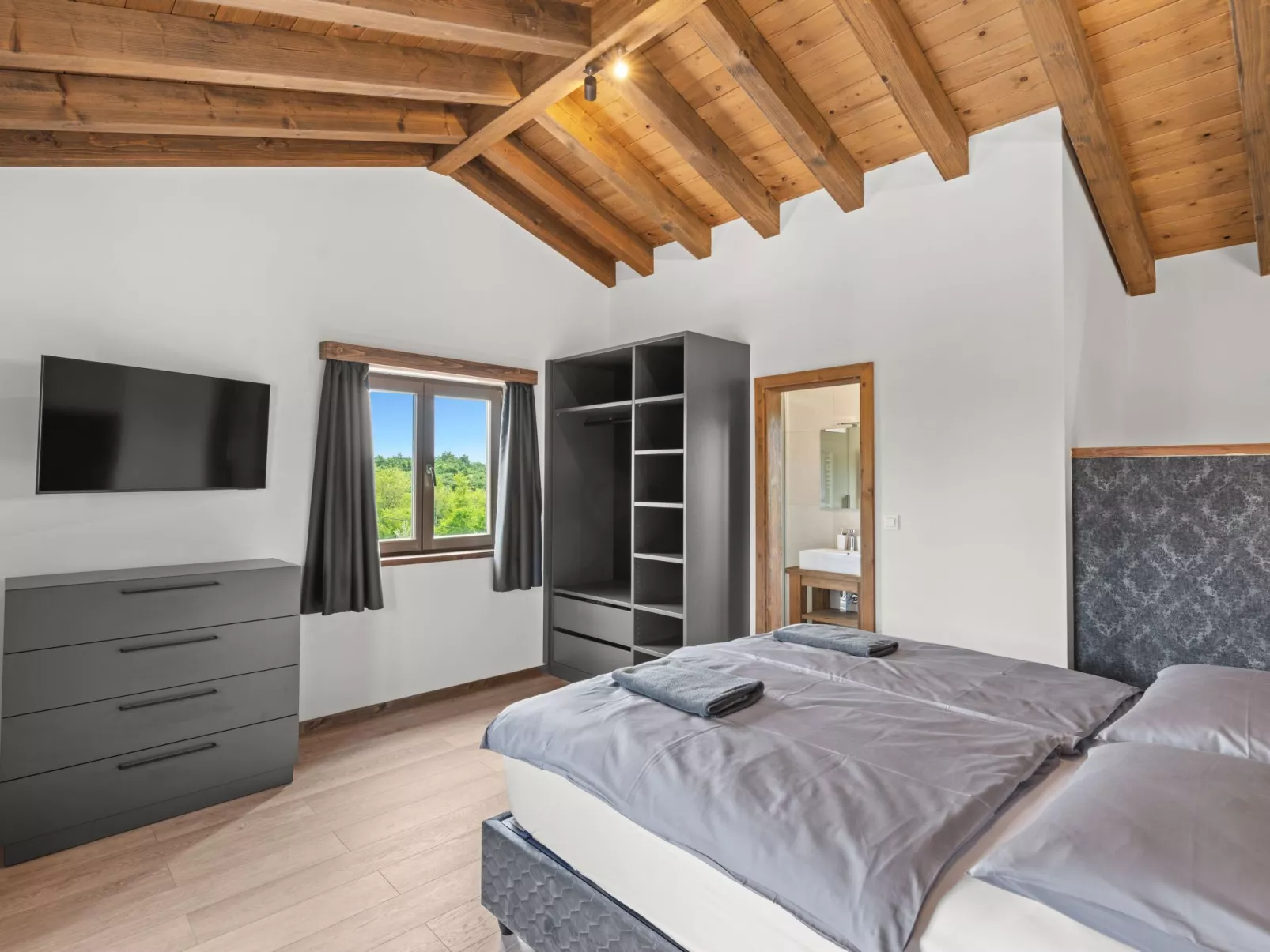 Villa Luna-Image-tags.info