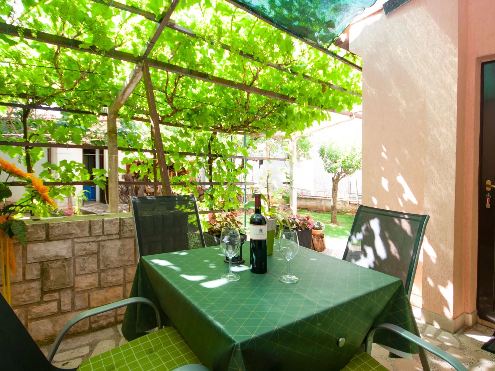 Geräumige Wohnung in Medulin mit Großer Terrasse-Buiten