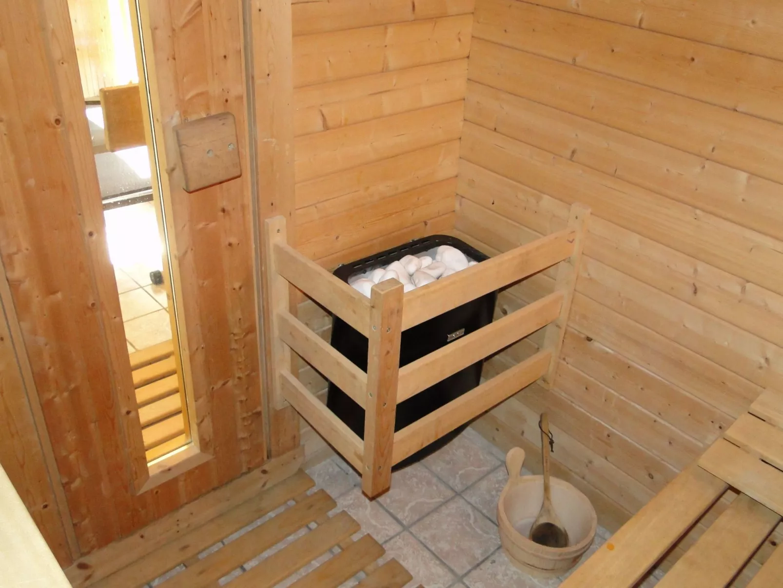 Gite Iris Montagnes du Jura mit Spa Sauna Fluss-Binnen