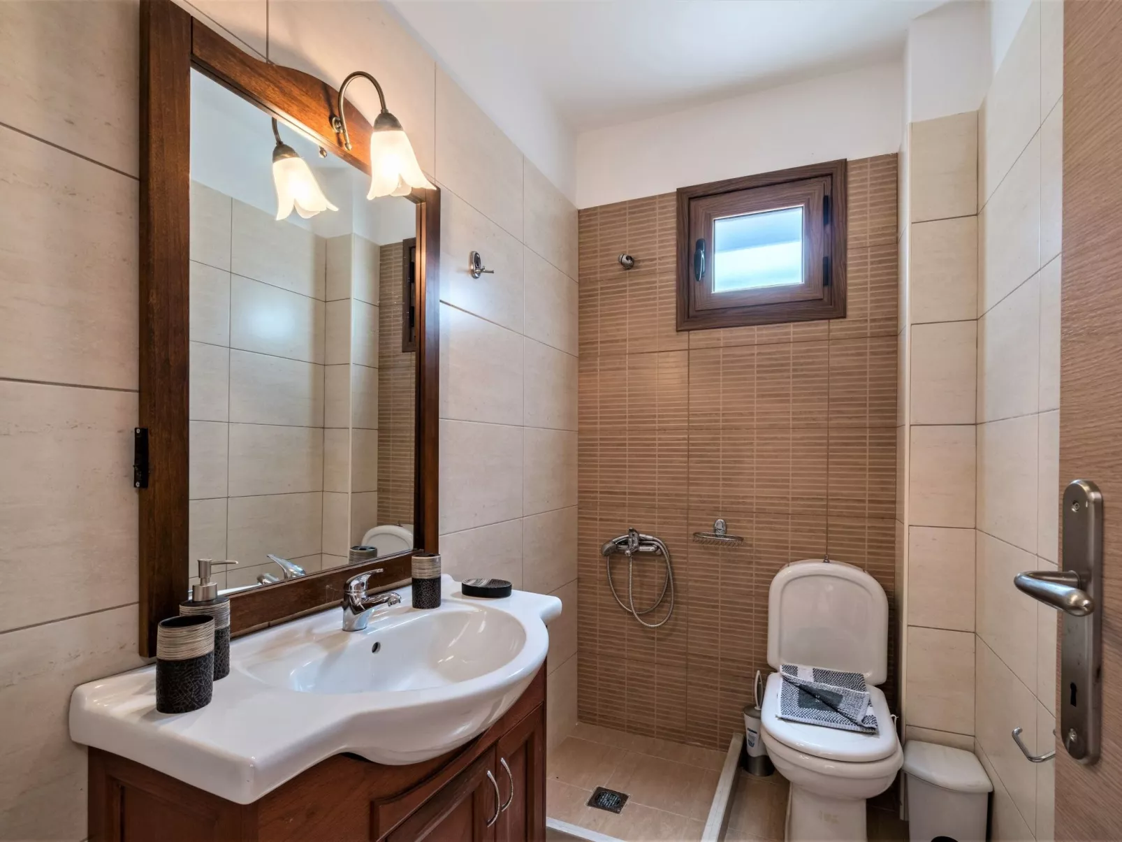 Villa Zeus mit privatem Pool und Jacuzzi-Binnen