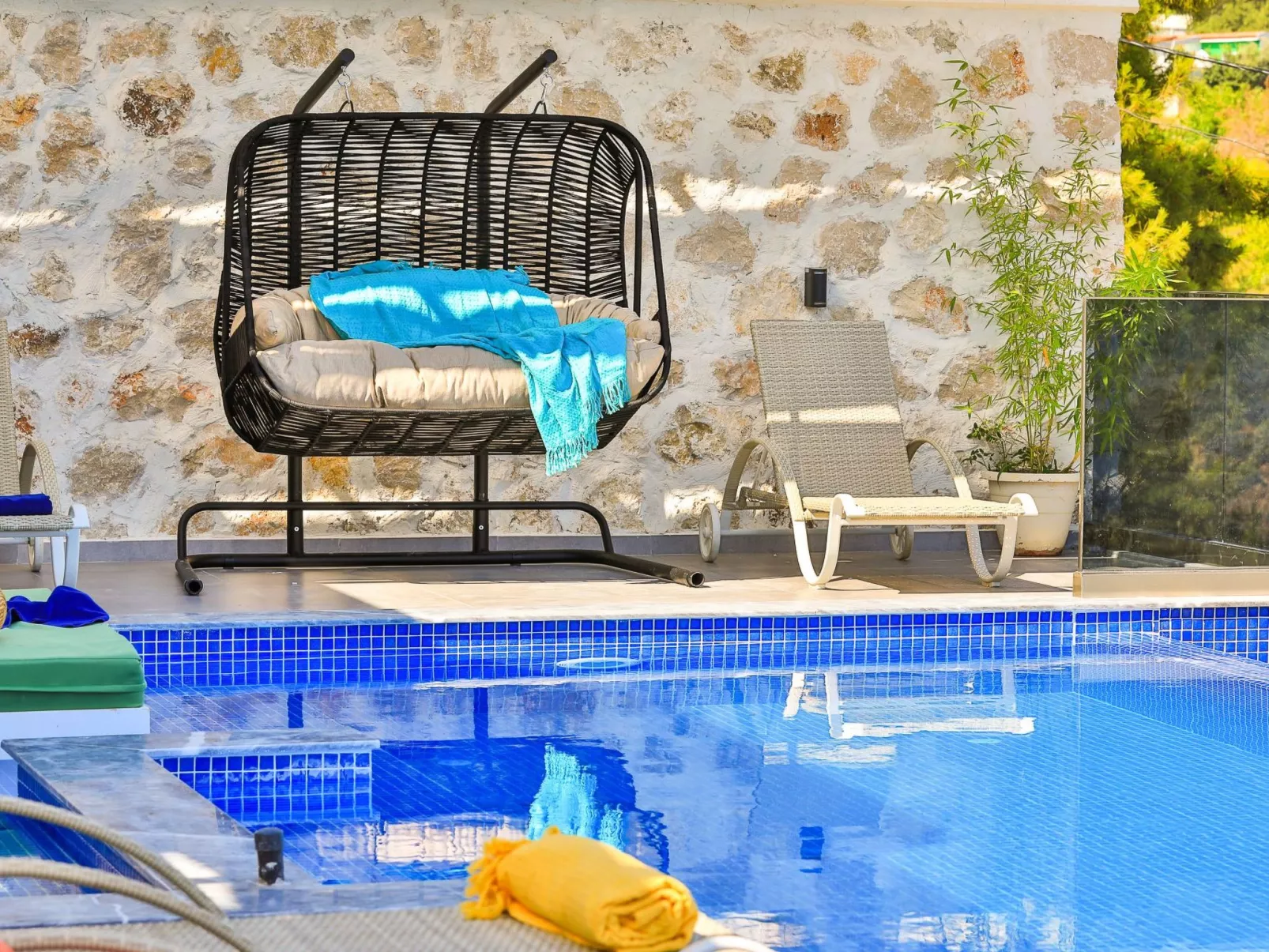 Mediterranean 2-Binnen