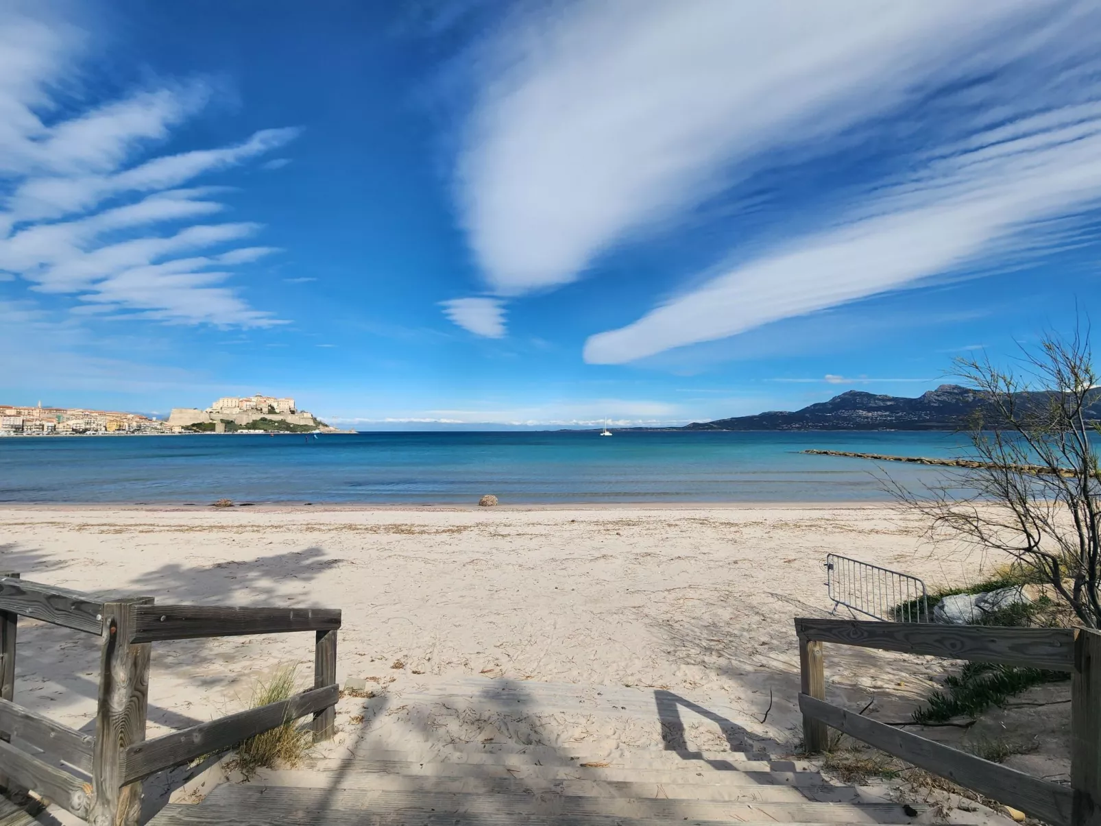 Calvi "Eden Paradisu"-Buiten