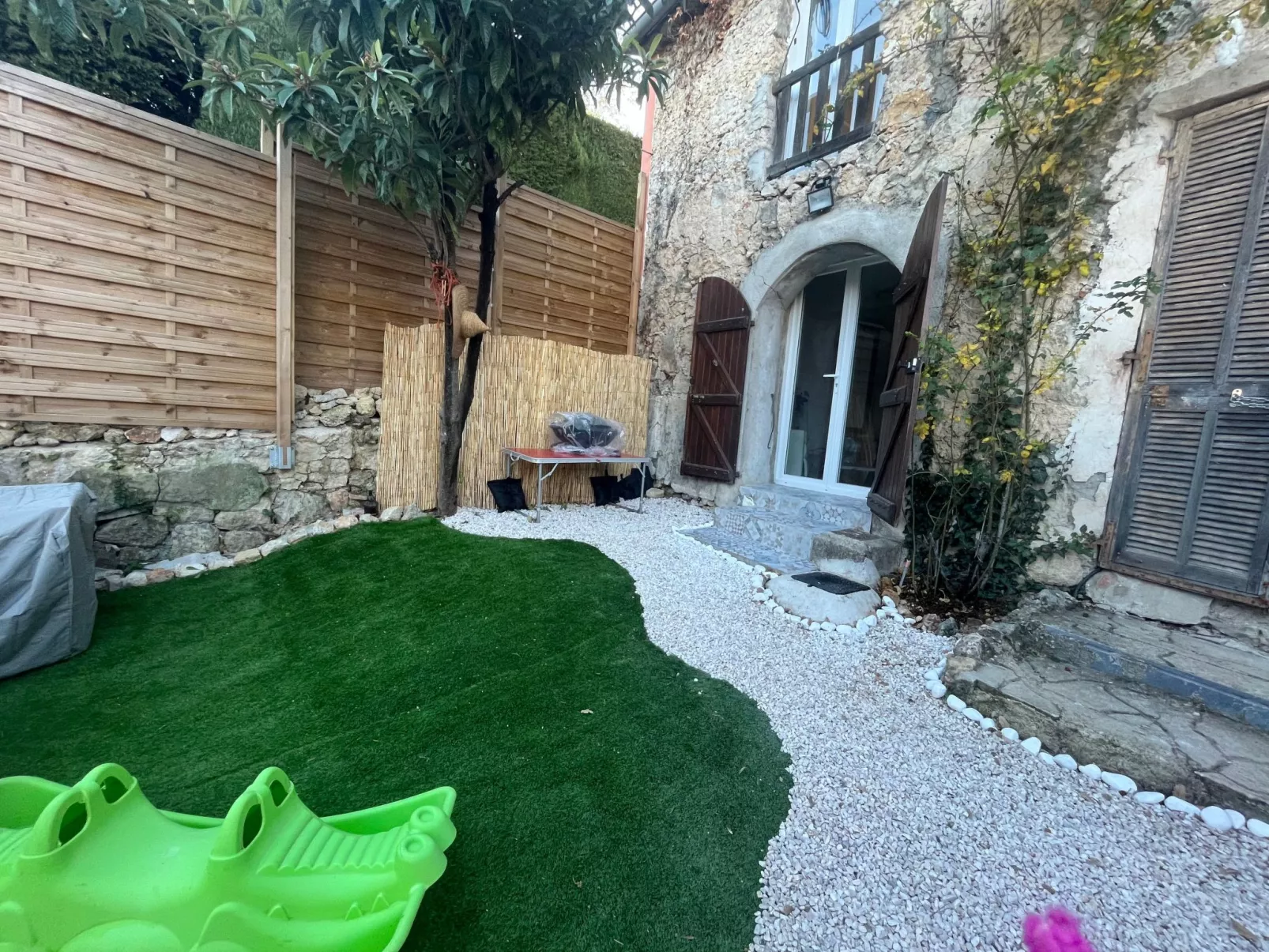 Oberseite der Villa Les Tilleuls-Buiten