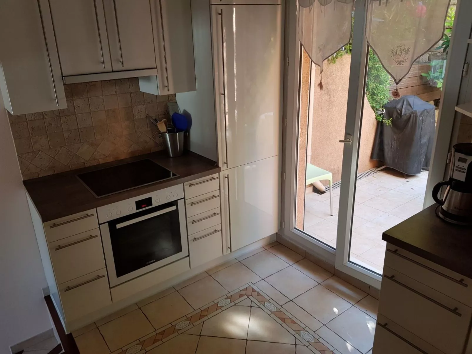 Anlage mit Tennisplatz und 3 Gemeinschaftspools-Binnen